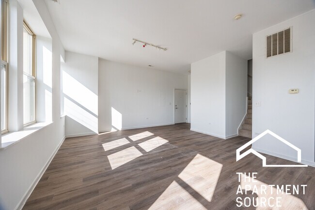 Building Photo - 2700 W North Ave Unit 206