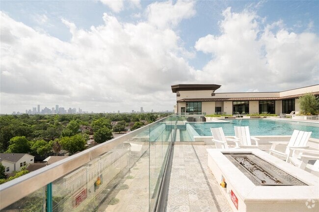 Building Photo - 1414 N Shepherd Dr Rental