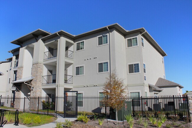 Photo - 14838 Northwest Blvd Unit #14838