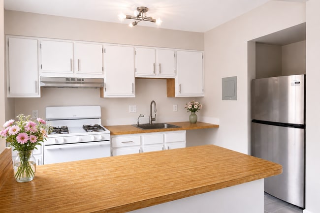 Photo - 4729 1st St SW Unit 202