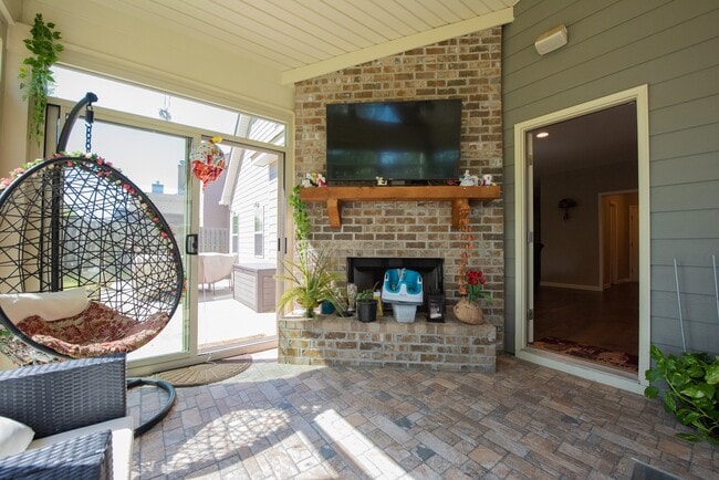 Photo - 830 W Richland Cir