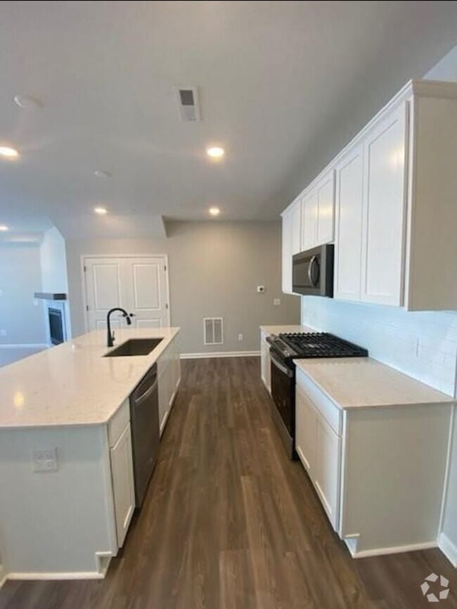 Building Photo - 4810 Airlake Dr Rental