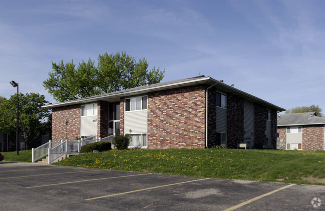 Building Photo - Westgate Manor Rental