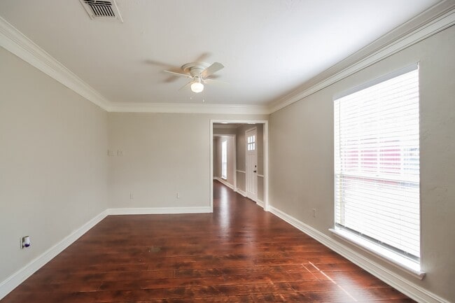 Photo - 461 Stephen F Austin Dr