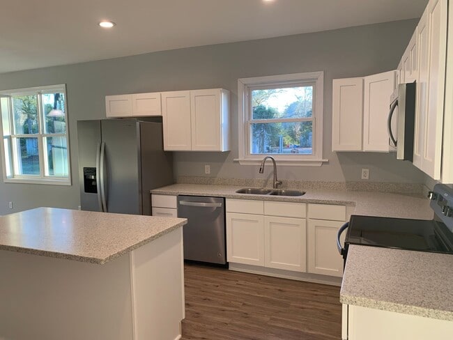 Photo - 3 Bedroom 2.5 Bath with nice open yard!