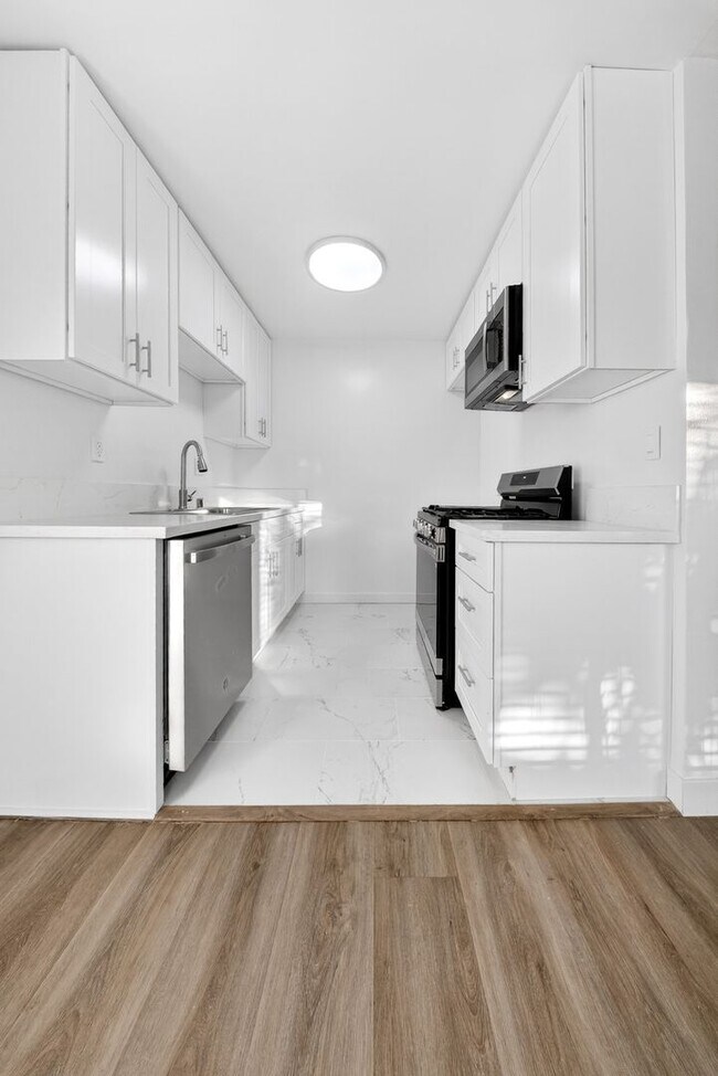 Photo - 334 S. Hobart Blvd