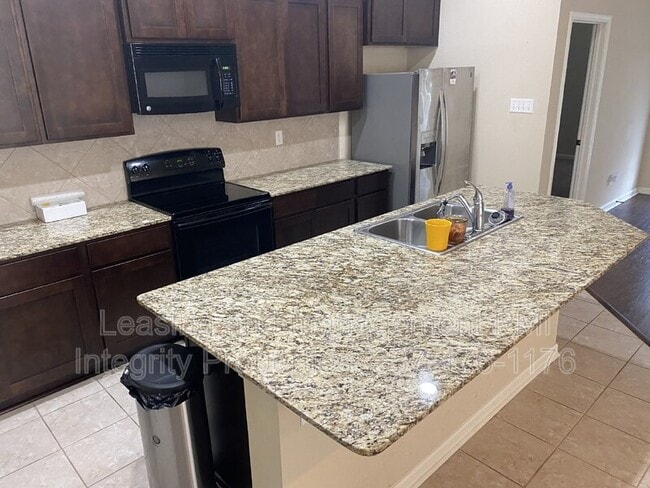 Photo - 115 N Pointe Dr