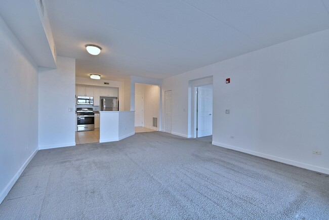 Photo - Bright & Spacious Condo in Great Location!