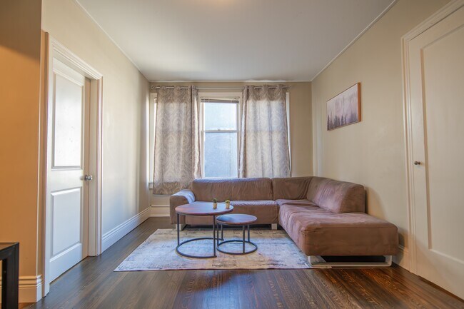 Photo - 935 Jervis St Unit 9
