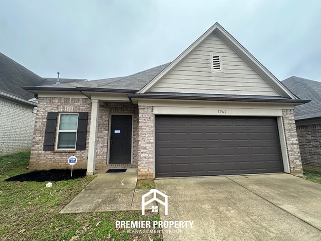 Building Photo - Cozy 2BR/2BA Memphis Home w/ Vaulted Ceilings, Fireplace & 2-Car Garage
