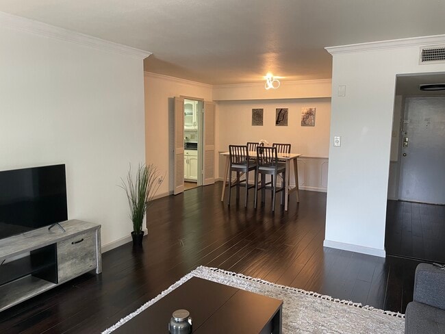Photo - 361 N Post Oak Ln Unit 341
