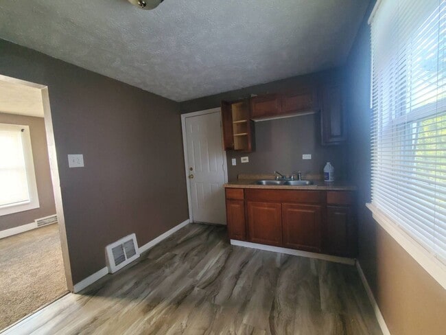 Photo - Charming 3-Bedroom Single-Family in Cleveland – Spacious, Comfortable & Move-In Ready!