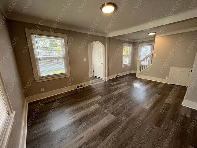 Photo - 3355 Curwood St