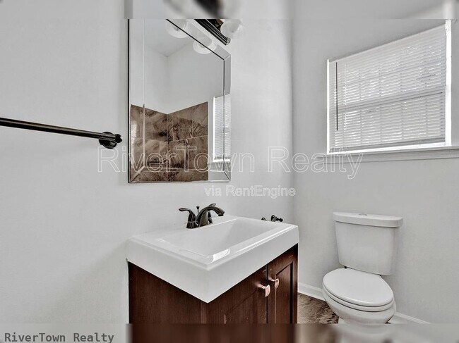 Photo - 439 Simpson Ave