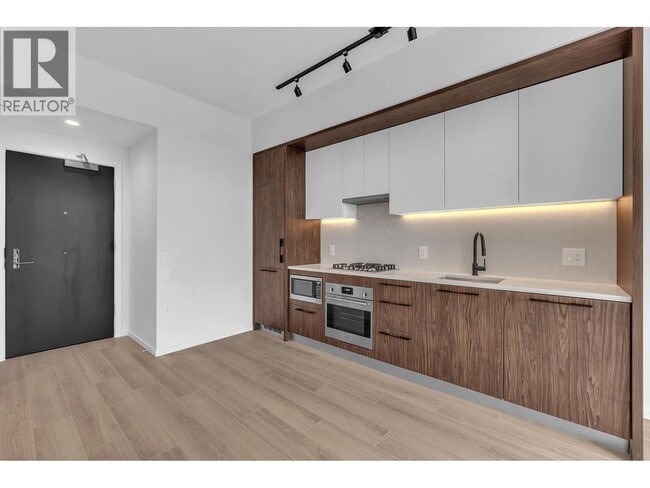 Photo - 2729 Kingsway Unit 4XX