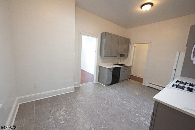 Photo - 312 Main St