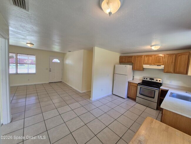 Photo - 819 Cedar Dr