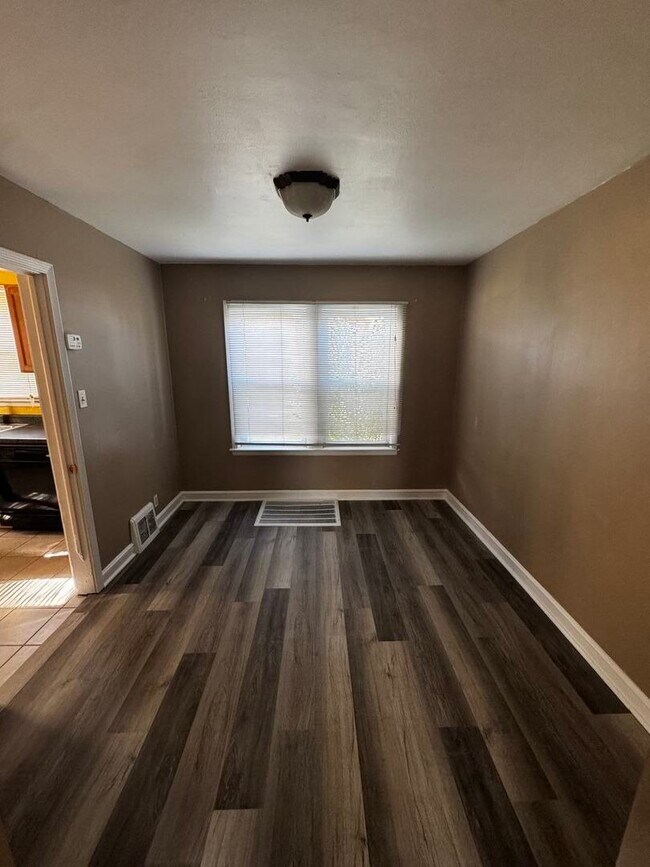 Photo - 9556 S Forest Ave