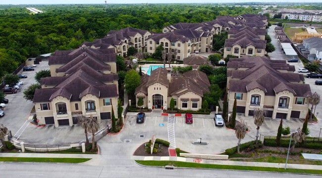 Photo - Valencia Place Apartments