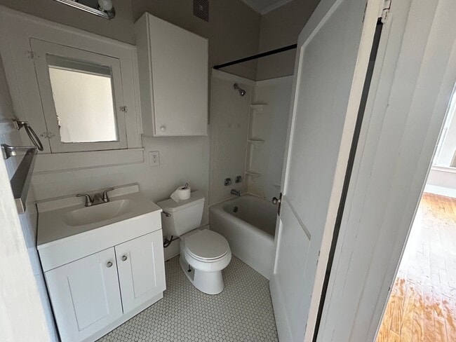 Photo - 743 1/2 Ratcliff St