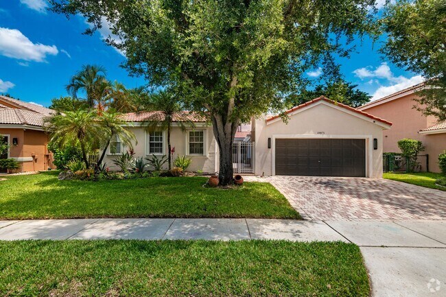 Building Photo - Exquisite Pool Home in Alhambra – Pembroke...