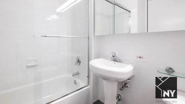 Photo - 102 W 27th St Unit 21C