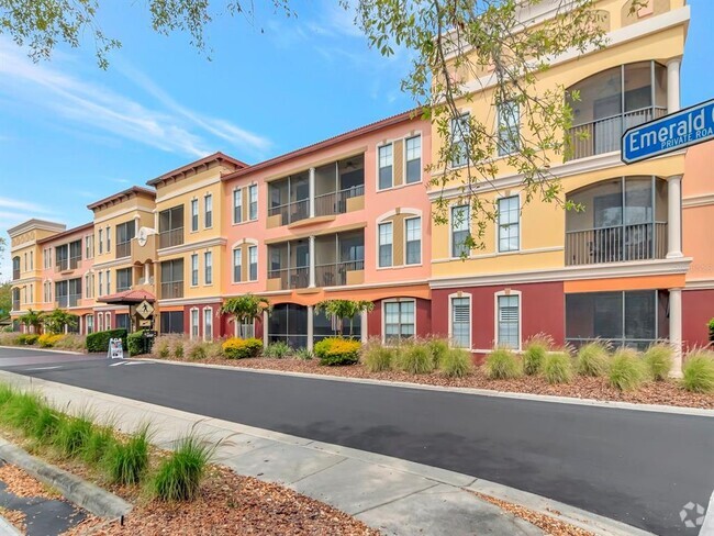 Building Photo - 13941 Clubhouse Dr Unit 212