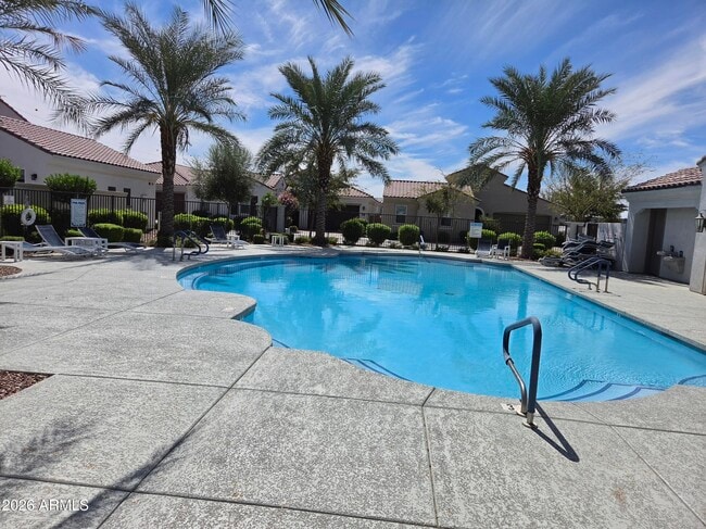 221 E Balsam Dr