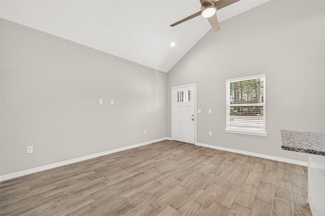 Photo - 352 Westchase St