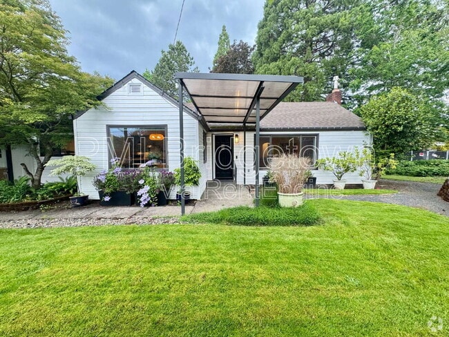 Building Photo - 7807 SW Birch St Rental