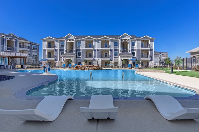 Experience resort-style living with our exquisite pool and contemporary apartments. - Fairmount Oaks