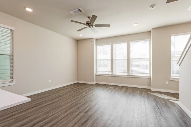 Photo - 18616 Whimsic Aly