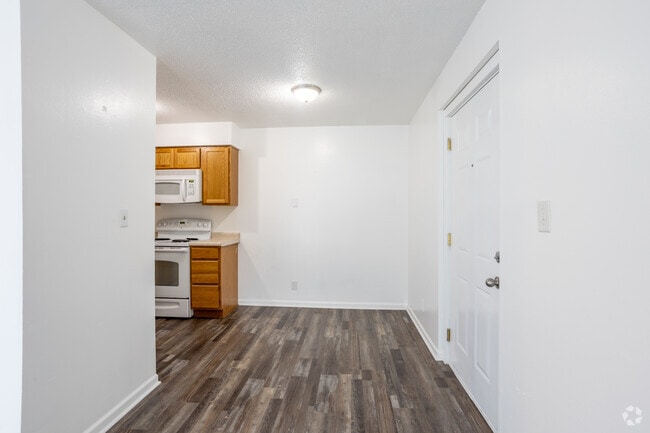 2BR, 1BA - 715SF Dining Room