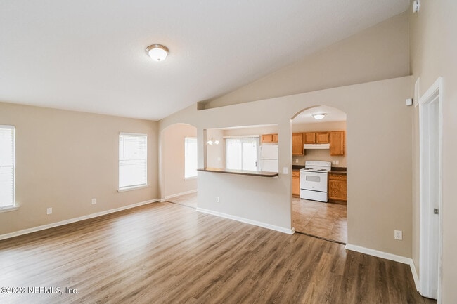 Photo - 511 E 55th St
