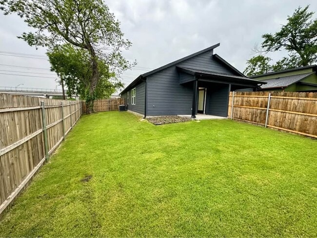 Backyard - 3108 Mill St Unit B