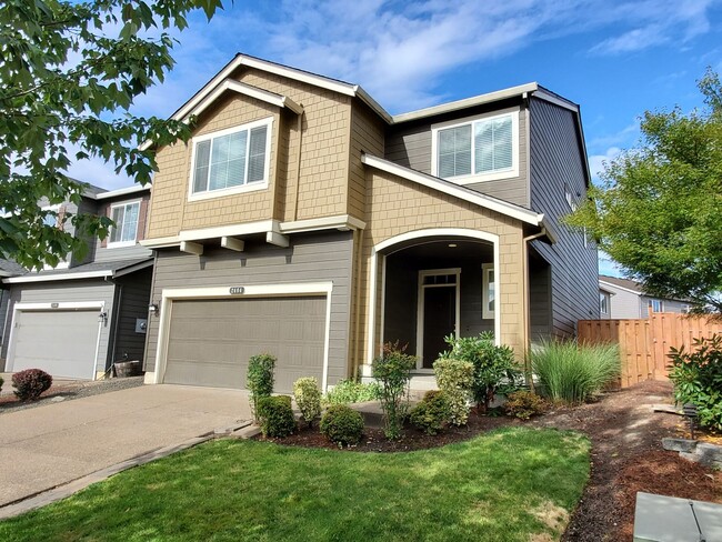 Building Photo - Dog Friendly 4 Bed, 3 Bath Home in North Albany!