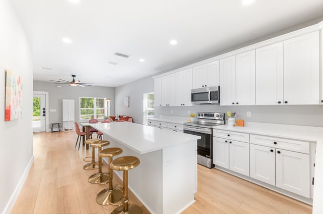 Photo - 975 Ervin St