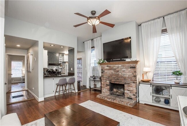 Photo - 952 Myrtle St NE