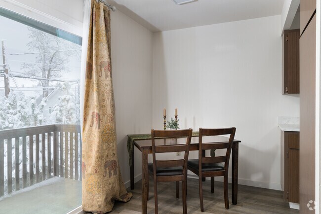 2BR, 1BA - 850SF - Dining Room - Furnished Housing Moscow