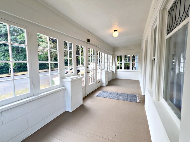 Photo - 125 NE 84th Ave