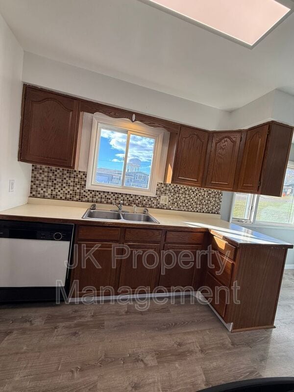 Photo - 821 47th St S