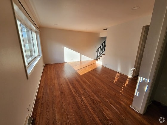 Building Photo - 905 W North Ave Rental