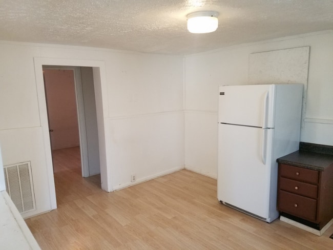 Building Photo - 3215 Clifton Ave Rental