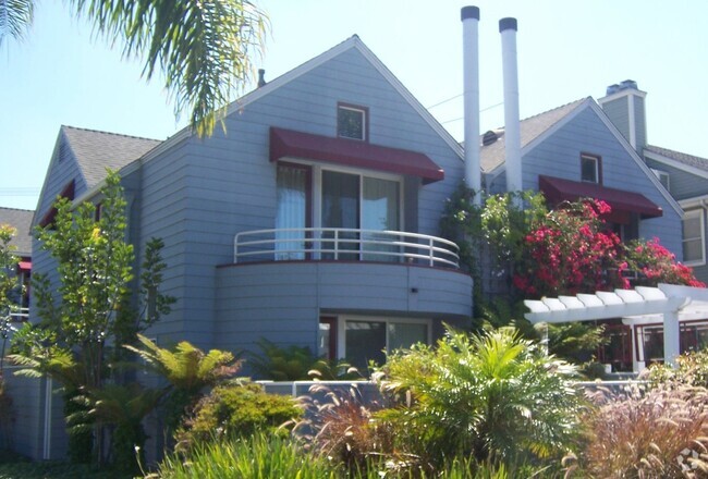 Building Photo - Fabulous in Coronado! Rental