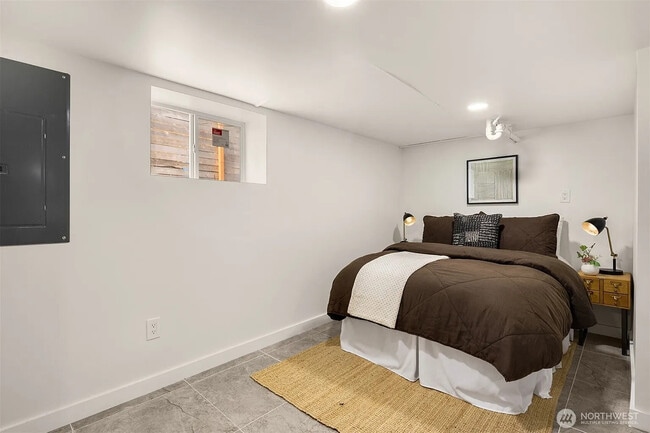 Photo - 935 N 92nd St