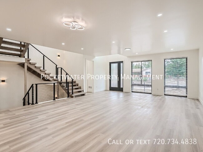 Photo - 3595 Darley Ave