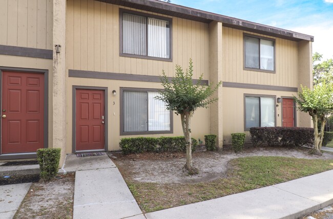 Building Photo - 2300 SW 43rd St Rental