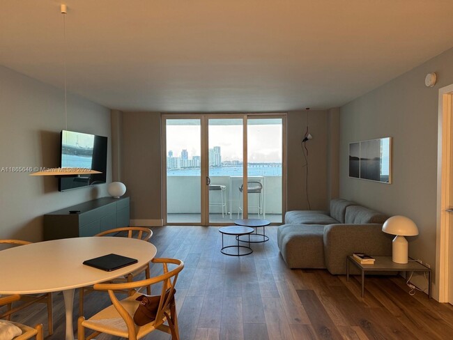 Photo - 5 Island Ave Unidad 10E Rental