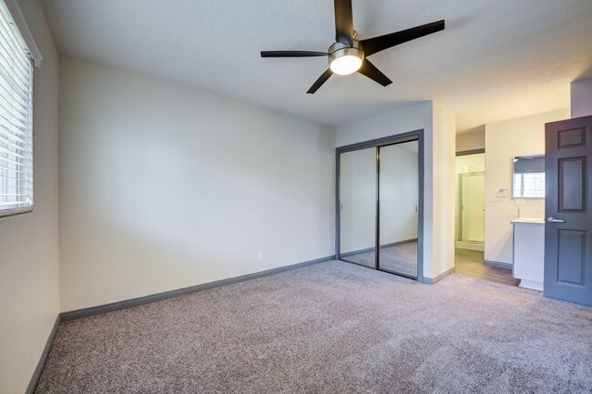 Lantern Bay Apartment Homes