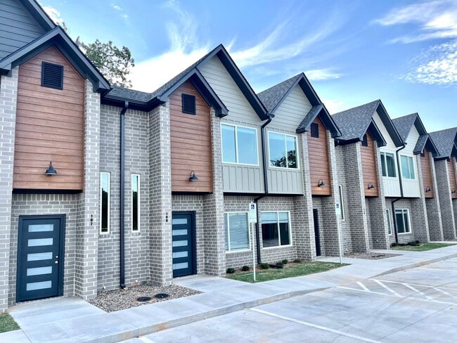 Parkway Townhomes - Parkway Townhomes